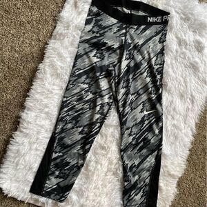 Nike Pro Dri Fit Crop Leggings Women’s Size Small Black Gray
